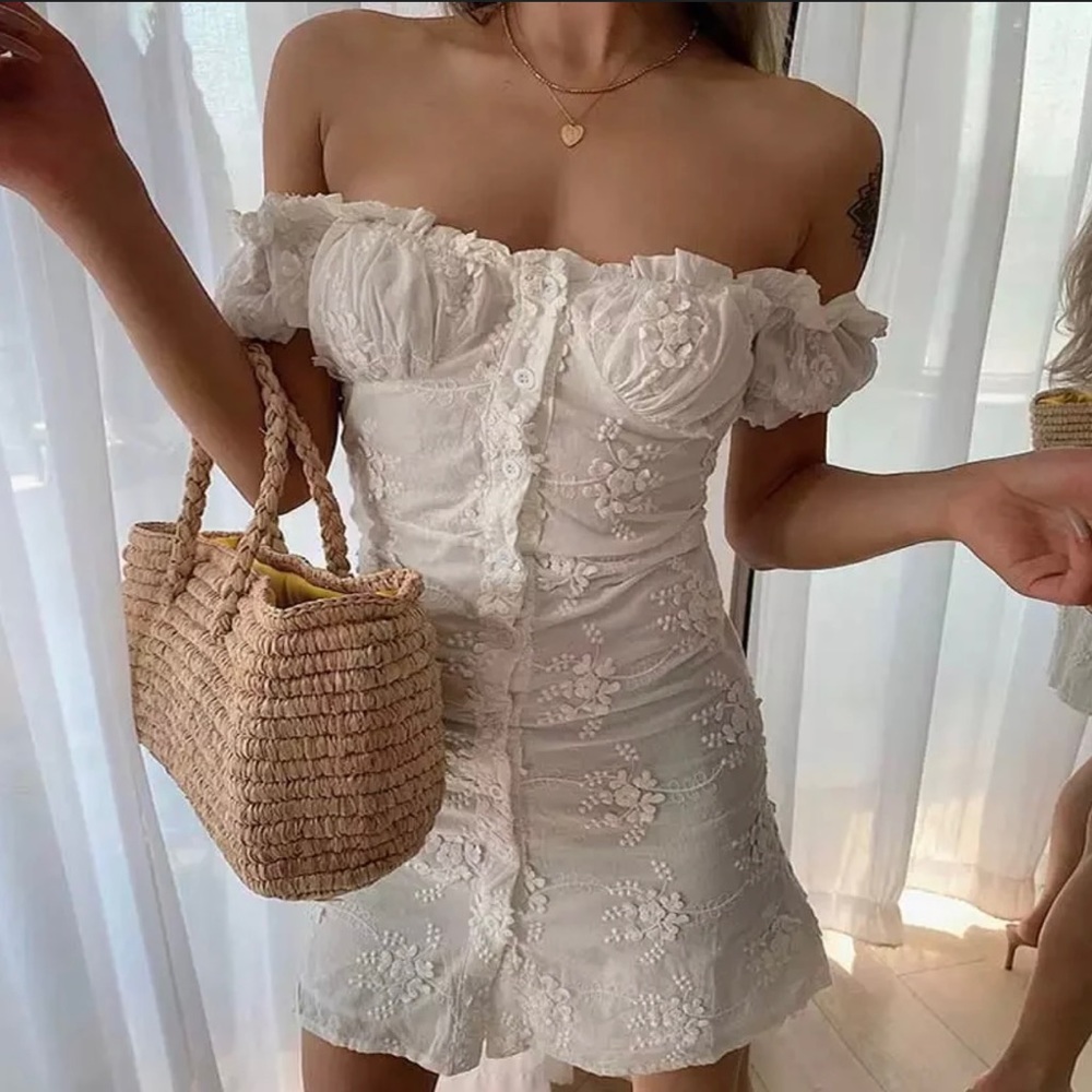 🤍White embroidered corset off shoulder mini dress🤍